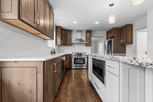 330 OAK HILL Court, Antioch, IL 60002