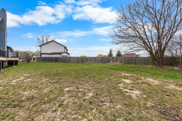 330 OAK HILL Court, Antioch, IL 60002