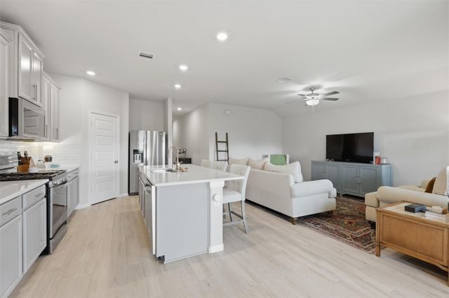 2304 W Winding Pines Drive, Tomball, TX 77375