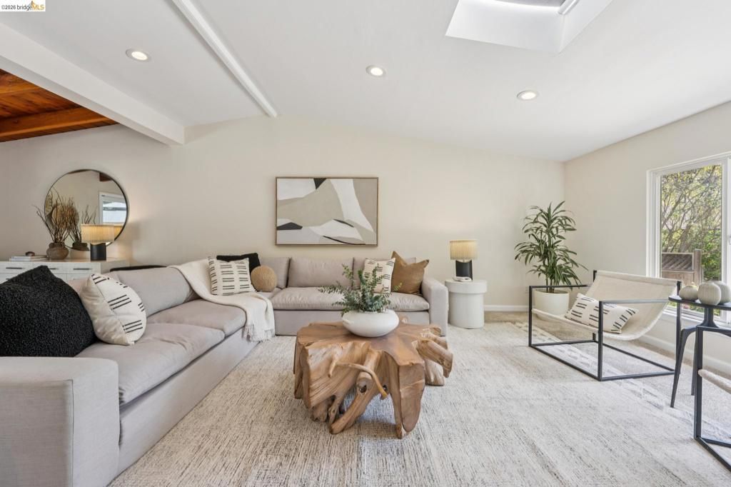 Image 19 of property listing at 2645 Buenos Aires Ct, Walnut Creek, CA 94597
