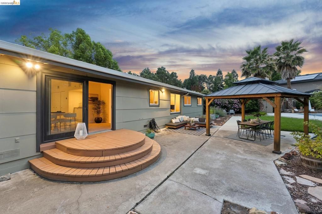 Image 30 of property listing at 2645 Buenos Aires Ct, Walnut Creek, CA 94597