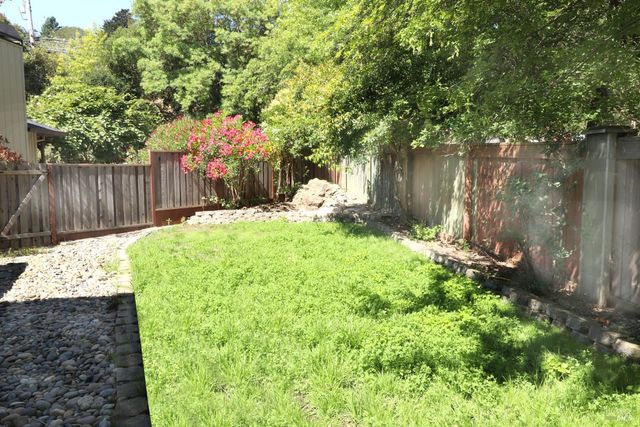 2155 Hastings Ct, Santa Rosa, CA 95405