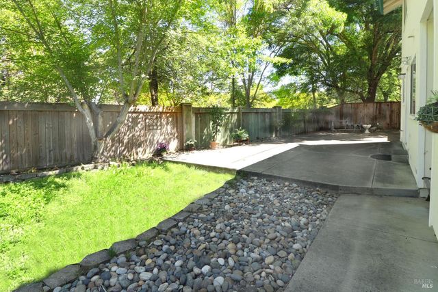 2155 Hastings Ct, Santa Rosa, CA 95405
