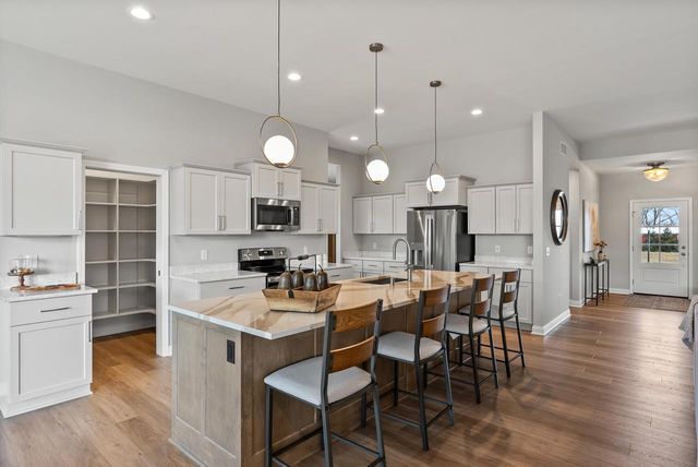 W214N4987 Casey COURT, Menomonee Falls, WI 53051