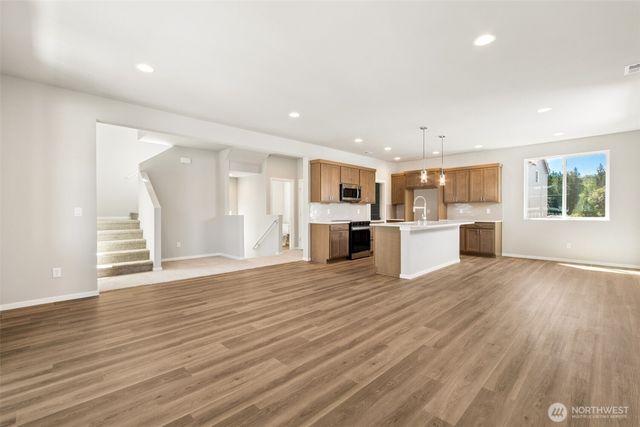 18518 SE 271st Place Place, Covington, WA 98042