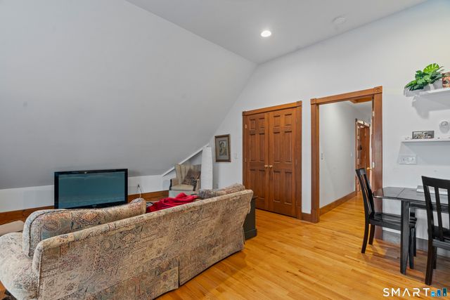 136 Edwards Street 3rd fl, New Haven, CT 06511