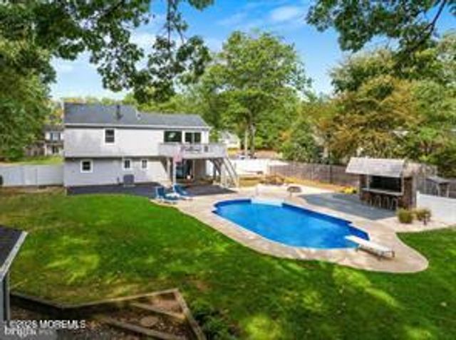 12 6th Street, Barnegat, NJ 08005