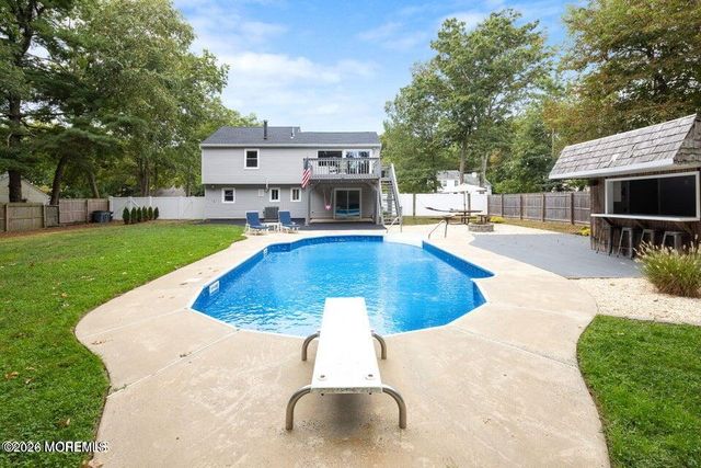 12 6th Street, Barnegat, NJ 08005