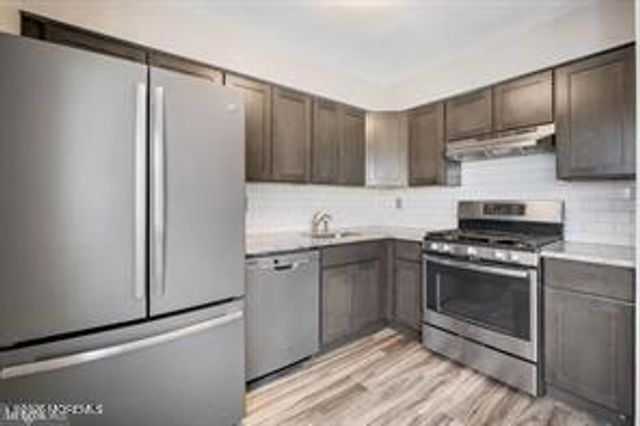 12 6th Street, Barnegat, NJ 08005