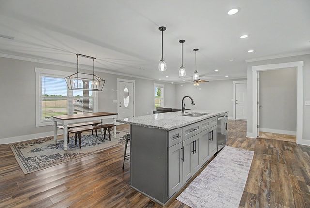 402 Cable Street, Headland, AL 36345
