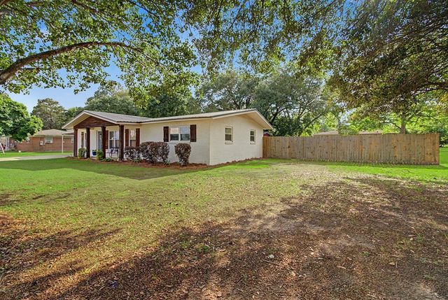 402 Cable Street, Headland, AL 36345