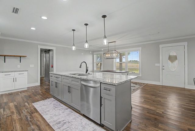 402 Cable Street, Headland, AL 36345