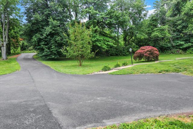 851 CADMUS RD, Pottstown, PA 19465