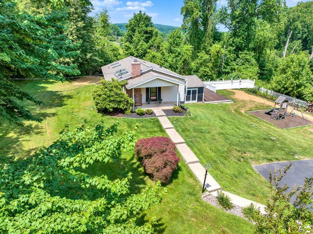 851 CADMUS RD, Pottstown, PA 19465