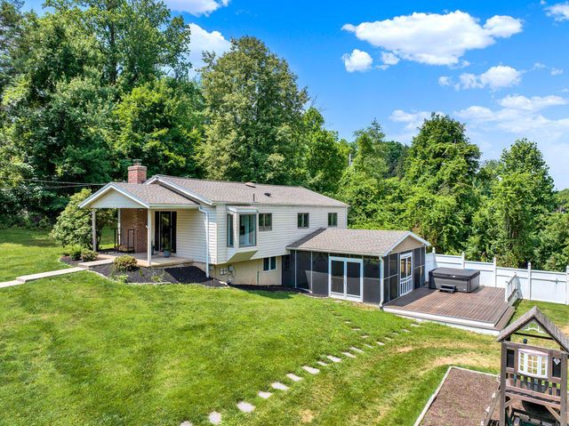 851 CADMUS RD, Pottstown, PA 19465