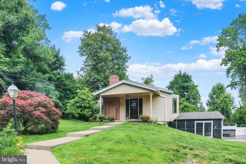 851 CADMUS RD, Pottstown, PA 19465