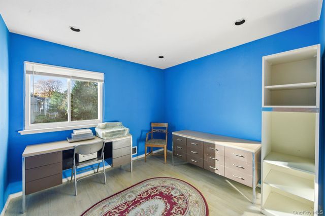 18 Dunhill Road, Manhasset Hills, NY 11040