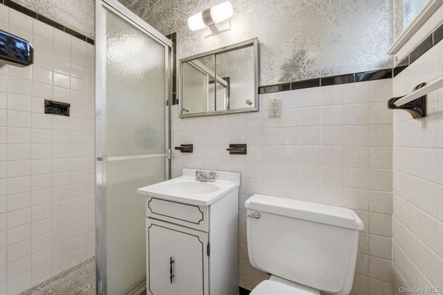 18 Dunhill Road, Manhasset Hills, NY 11040