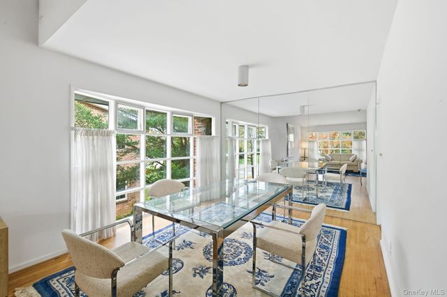 18 Dunhill Road, Manhasset Hills, NY 11040