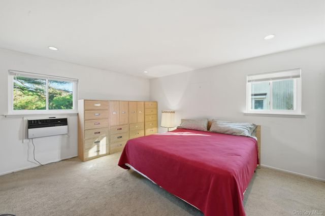 18 Dunhill Road, Manhasset Hills, NY 11040