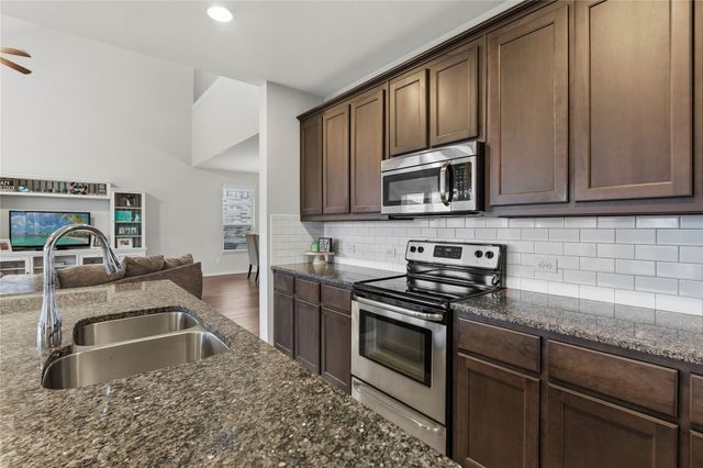 1721 Settlement Way, Aubrey, TX 76227