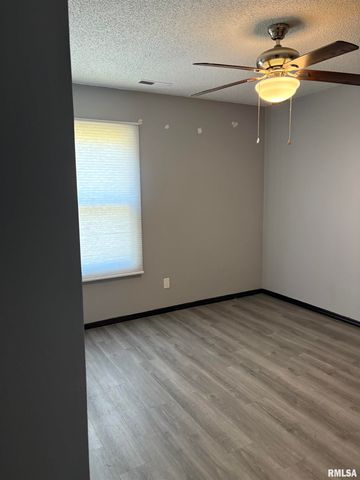 1901 Jeanette Ln Apt 3, Springfield, IL 62702