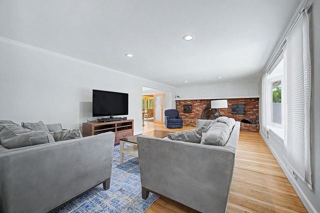 10 Fleetwood Drive, Norfolk, MA 02056
