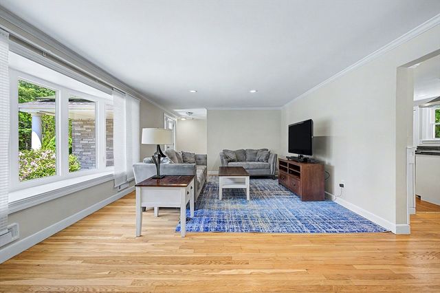 10 Fleetwood Drive, Norfolk, MA 02056