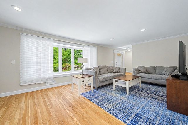 10 Fleetwood Drive, Norfolk, MA 02056