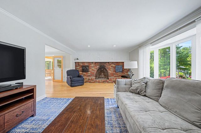 10 Fleetwood Drive, Norfolk, MA 02056