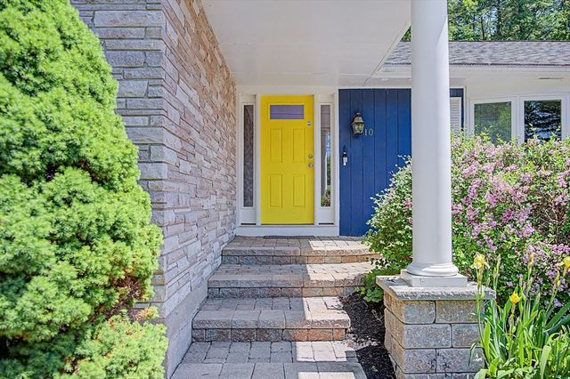 10 Fleetwood Drive, Norfolk, MA 02056