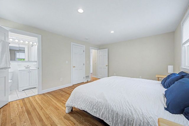 10 Fleetwood Drive, Norfolk, MA 02056
