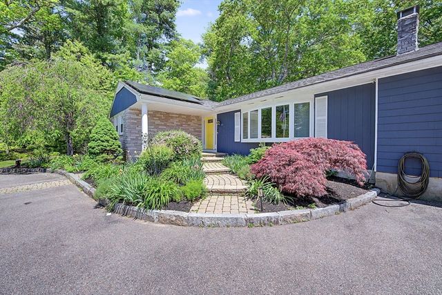 10 Fleetwood Drive, Norfolk, MA 02056