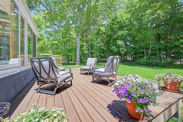 10 Fleetwood Drive, Norfolk, MA 02056
