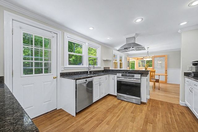 10 Fleetwood Drive, Norfolk, MA 02056