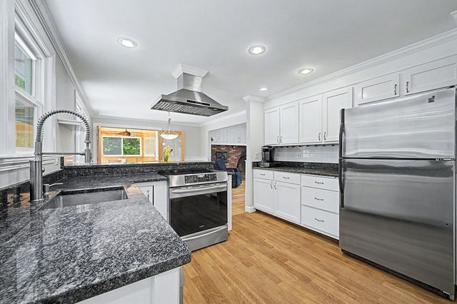10 Fleetwood Drive, Norfolk, MA 02056