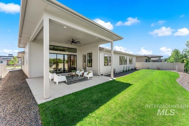 627 N Creekwater Ave, Eagle, ID 83616
