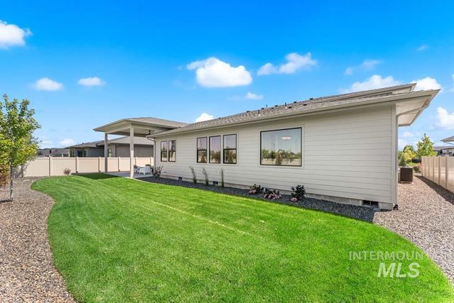 627 N Creekwater Ave, Eagle, ID 83616