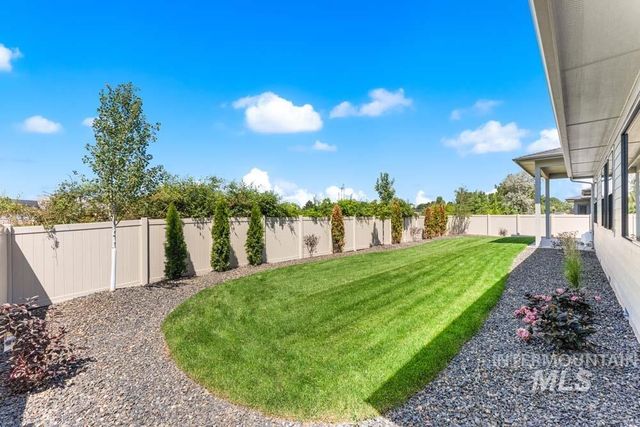 627 N Creekwater Ave, Eagle, ID 83616