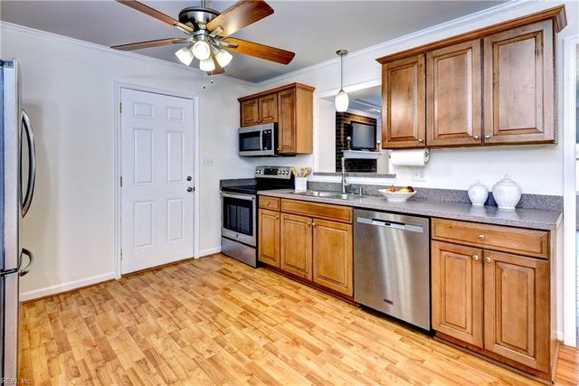 863 Wilmont LN, Newport News, VA 23608