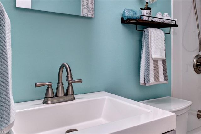 863 Wilmont LN, Newport News, VA 23608