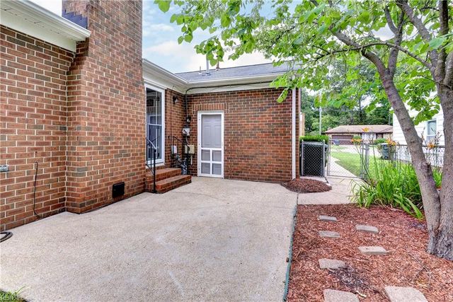 863 Wilmont LN, Newport News, VA 23608