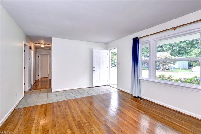 863 Wilmont LN, Newport News, VA 23608