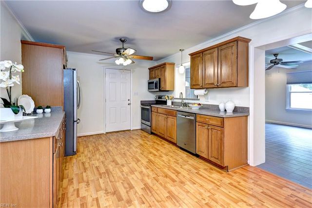 863 Wilmont LN, Newport News, VA 23608