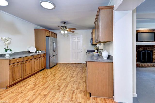 863 Wilmont LN, Newport News, VA 23608