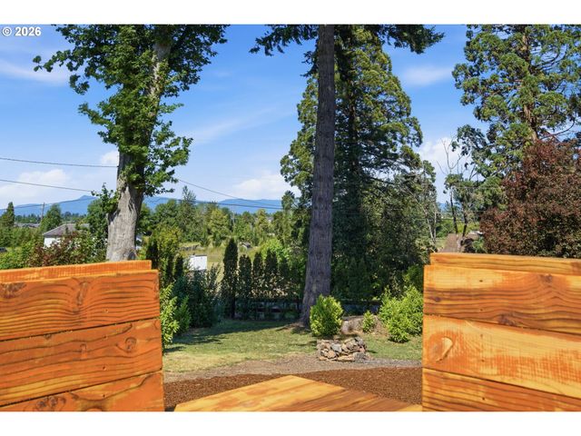 28884 HILLAIRE St, Eugene, OR 97402