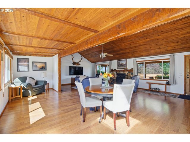 28884 HILLAIRE St, Eugene, OR 97402