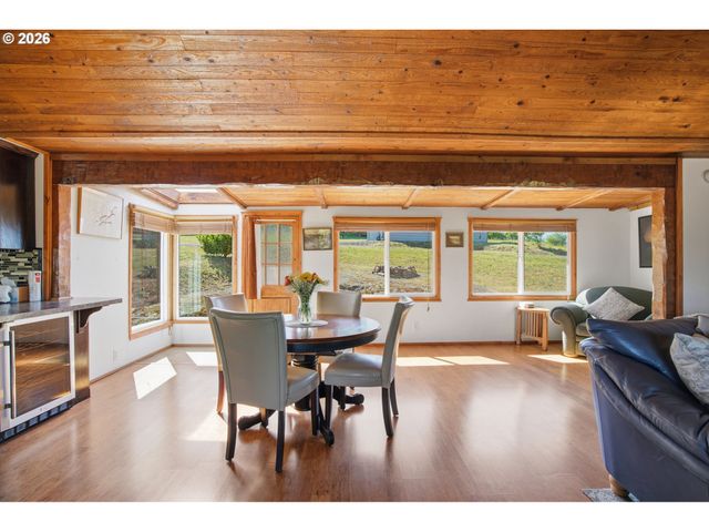 28884 HILLAIRE St, Eugene, OR 97402