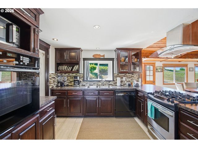 28884 HILLAIRE St, Eugene, OR 97402