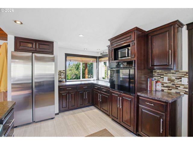 28884 HILLAIRE St, Eugene, OR 97402